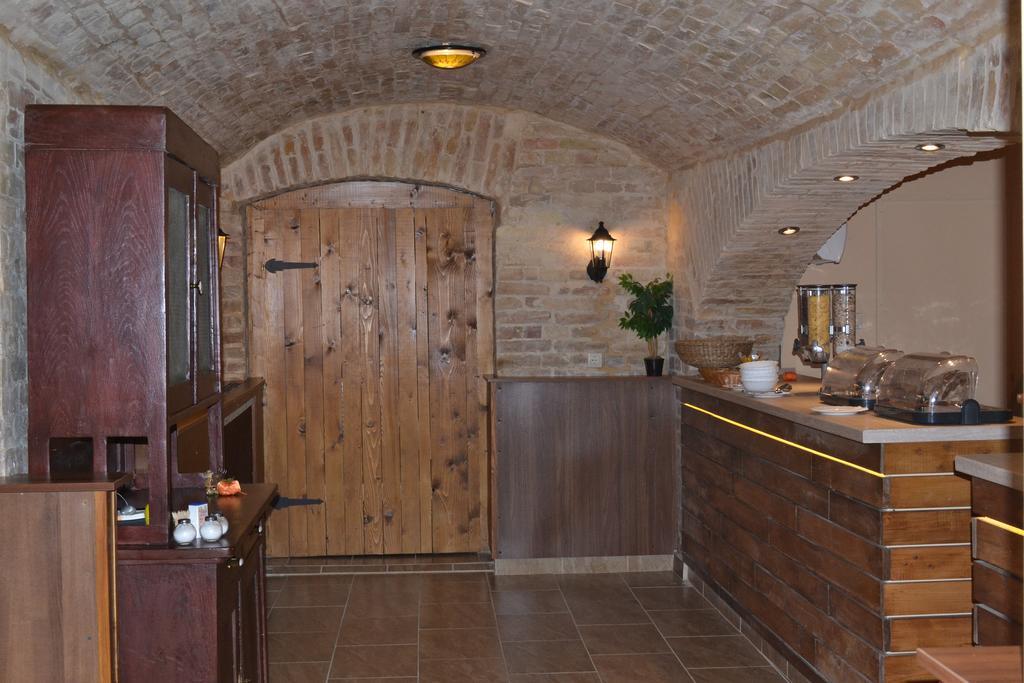 Caesar Panzio Hotel Papa Ngoại thất bức ảnh