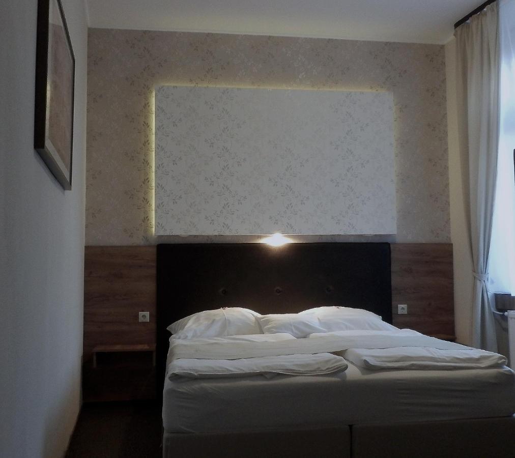 Caesar Panzio Hotel Papa Ngoại thất bức ảnh