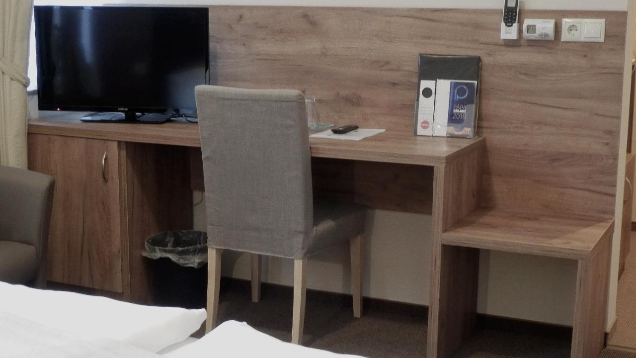 Caesar Panzio Hotel Papa Ngoại thất bức ảnh