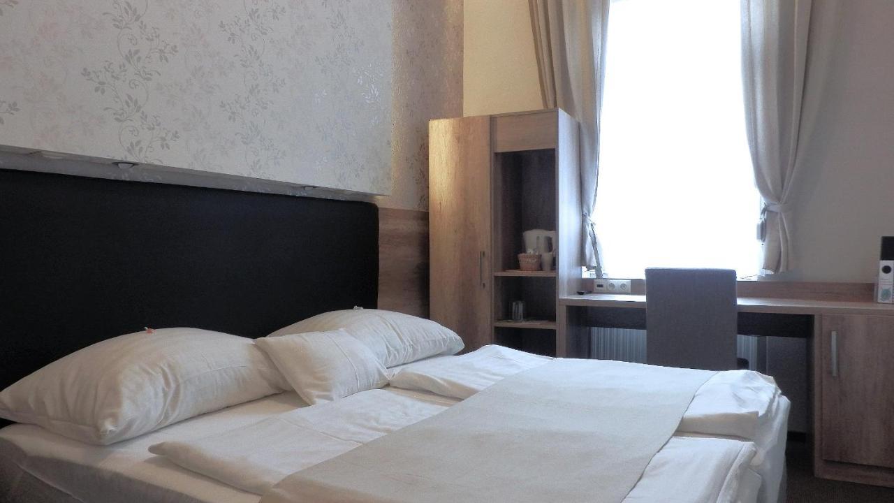 Caesar Panzio Hotel Papa Ngoại thất bức ảnh